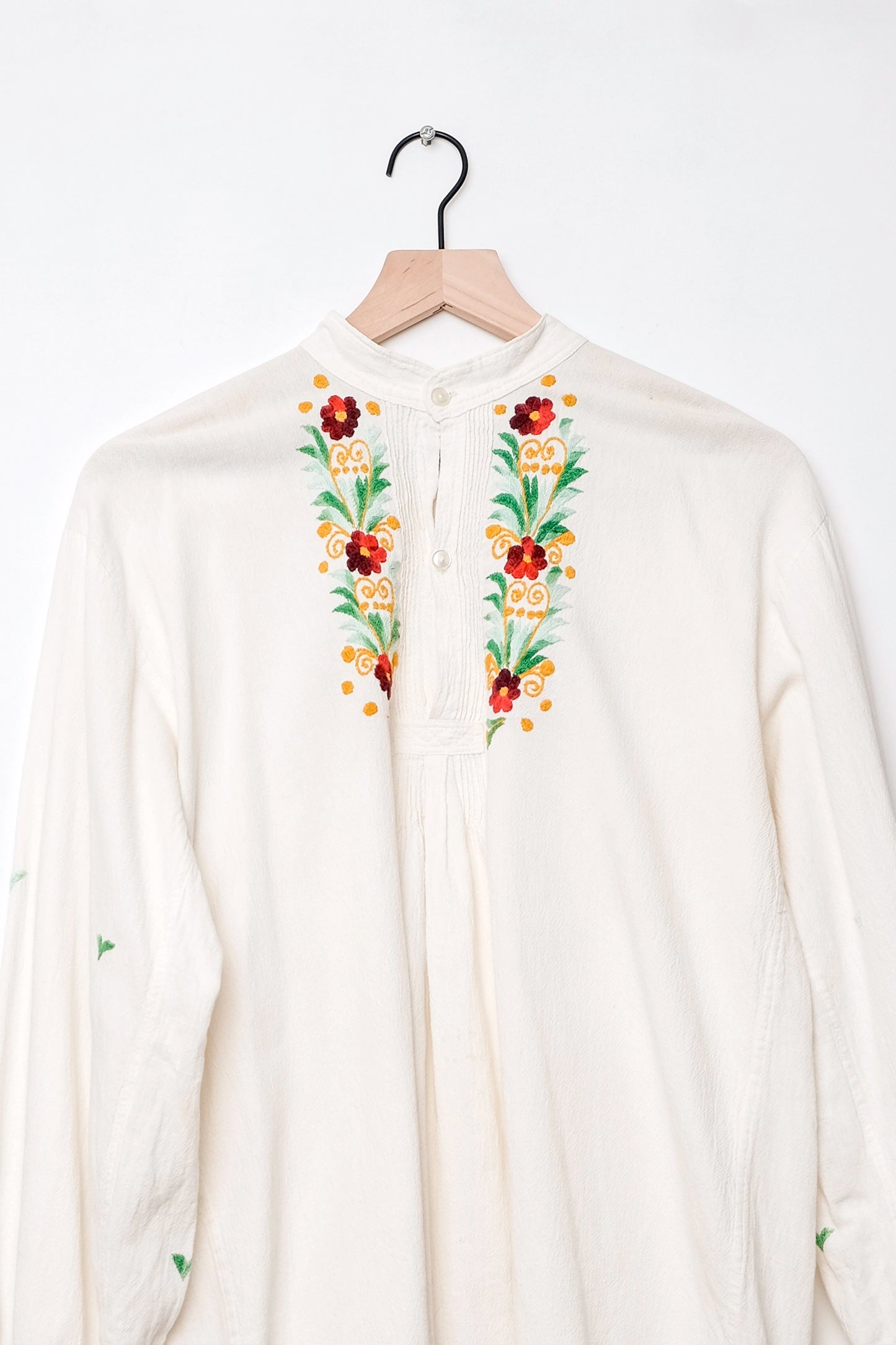 Vintage Floral Hand Embroidered White Gauzy Poet Blouse US 8 M, 70's