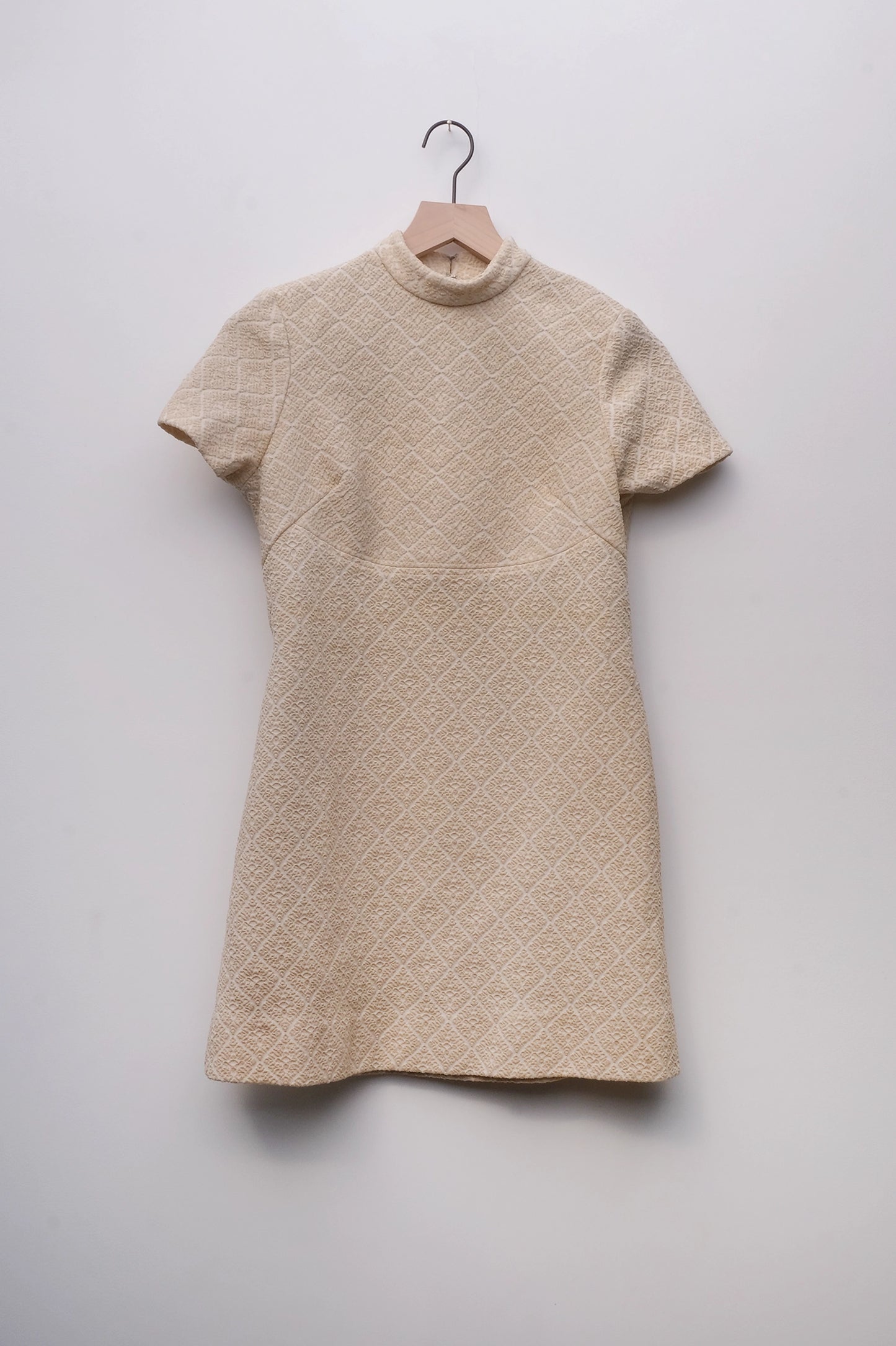 Cream 60's Mod Wallpaper Textured Pattern Dress Mock Neck, US 4/6