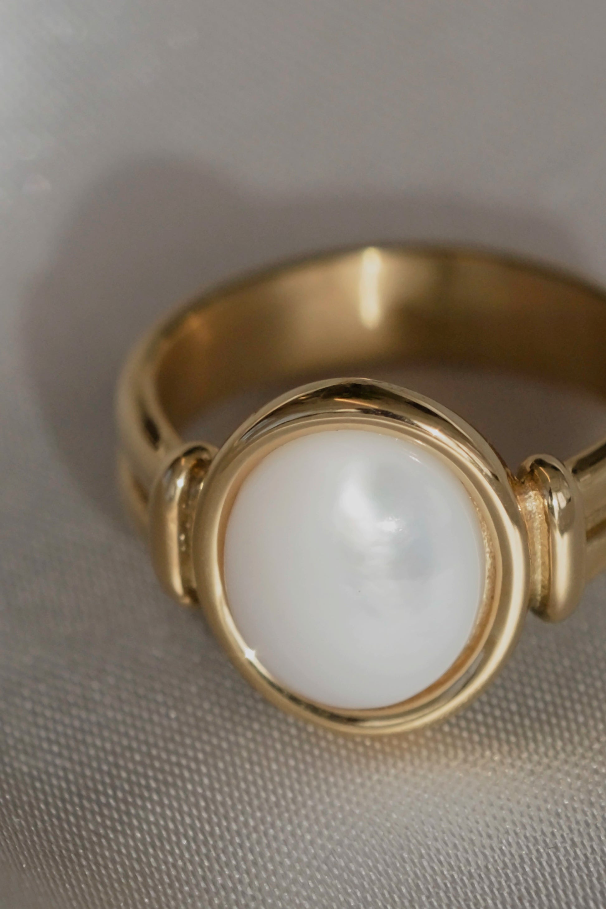 Mother of Pearl Oval Ring - cream