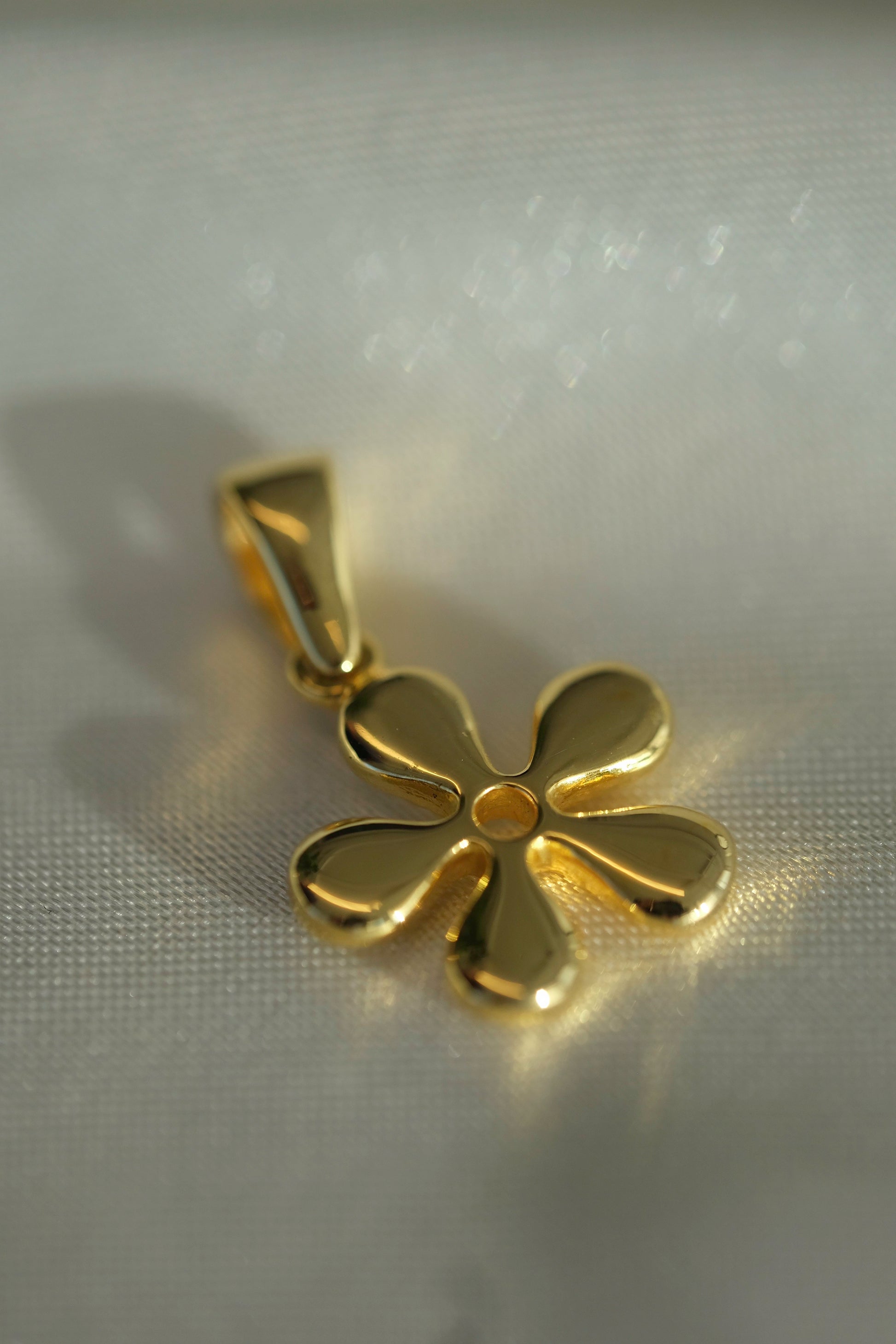 70's daisy charm gold-filled sterling silver