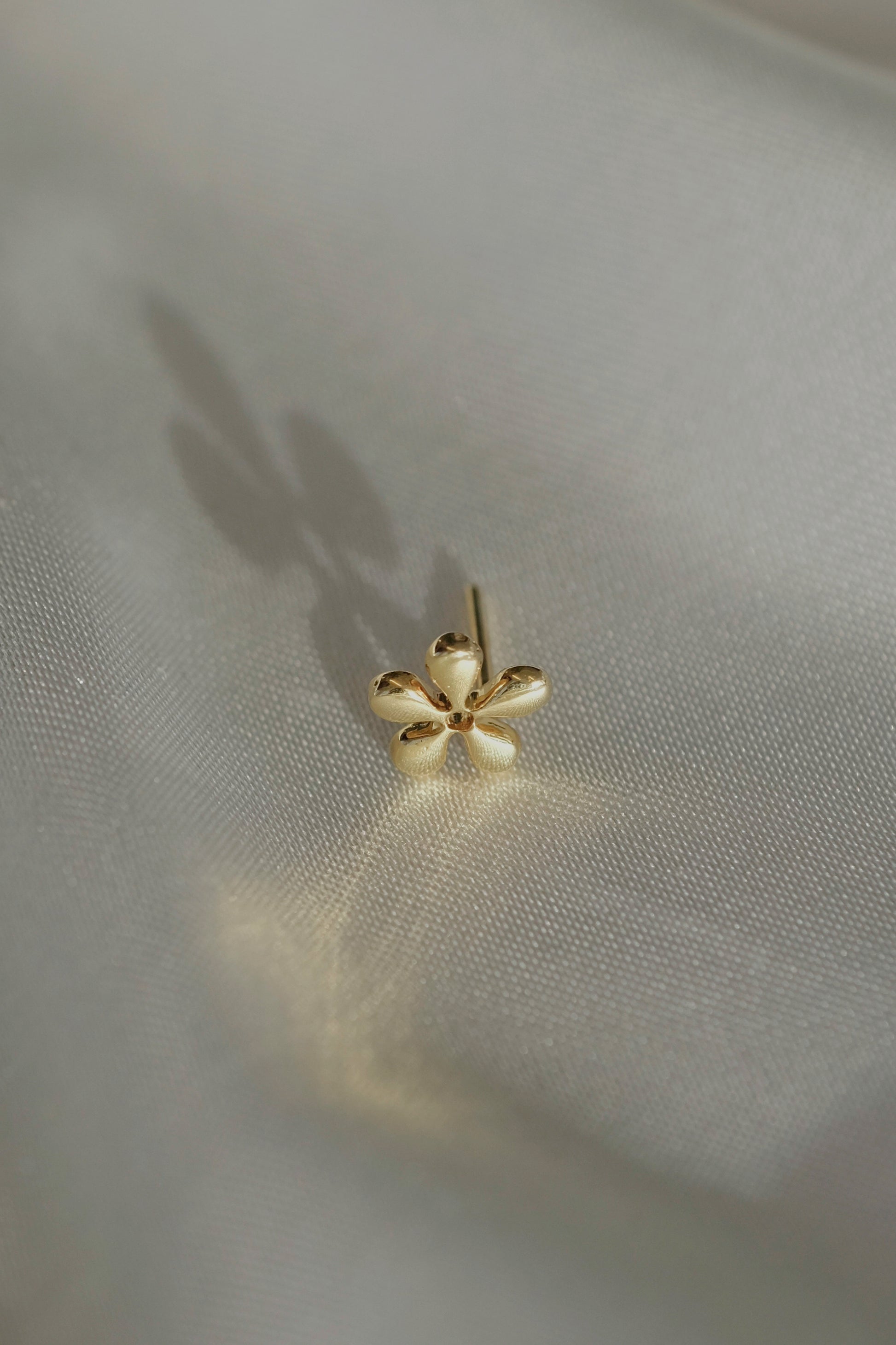 Angie Daisy Studs ✿ - cream