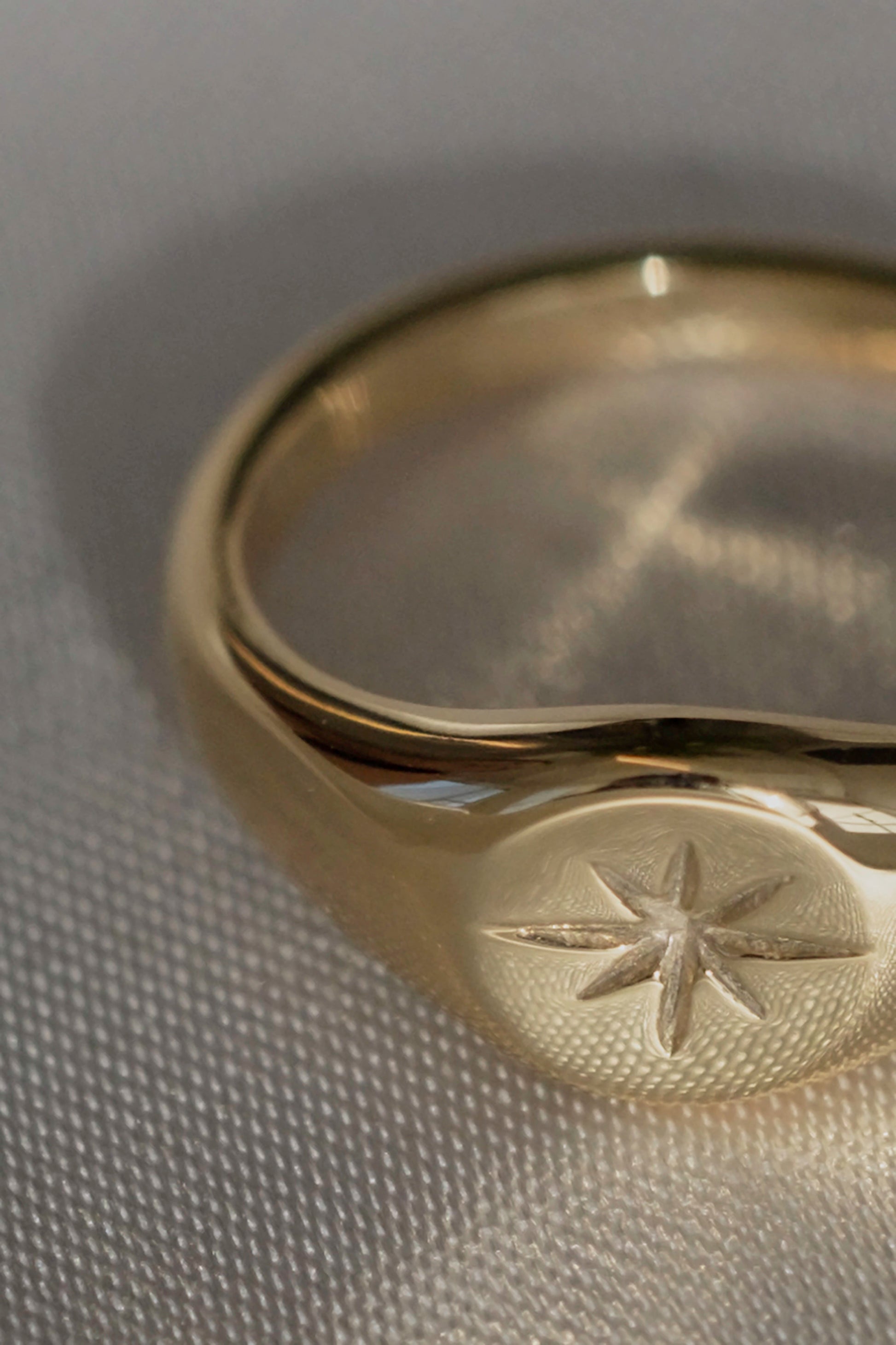 Daisy Sparkle Signet Ring - cream