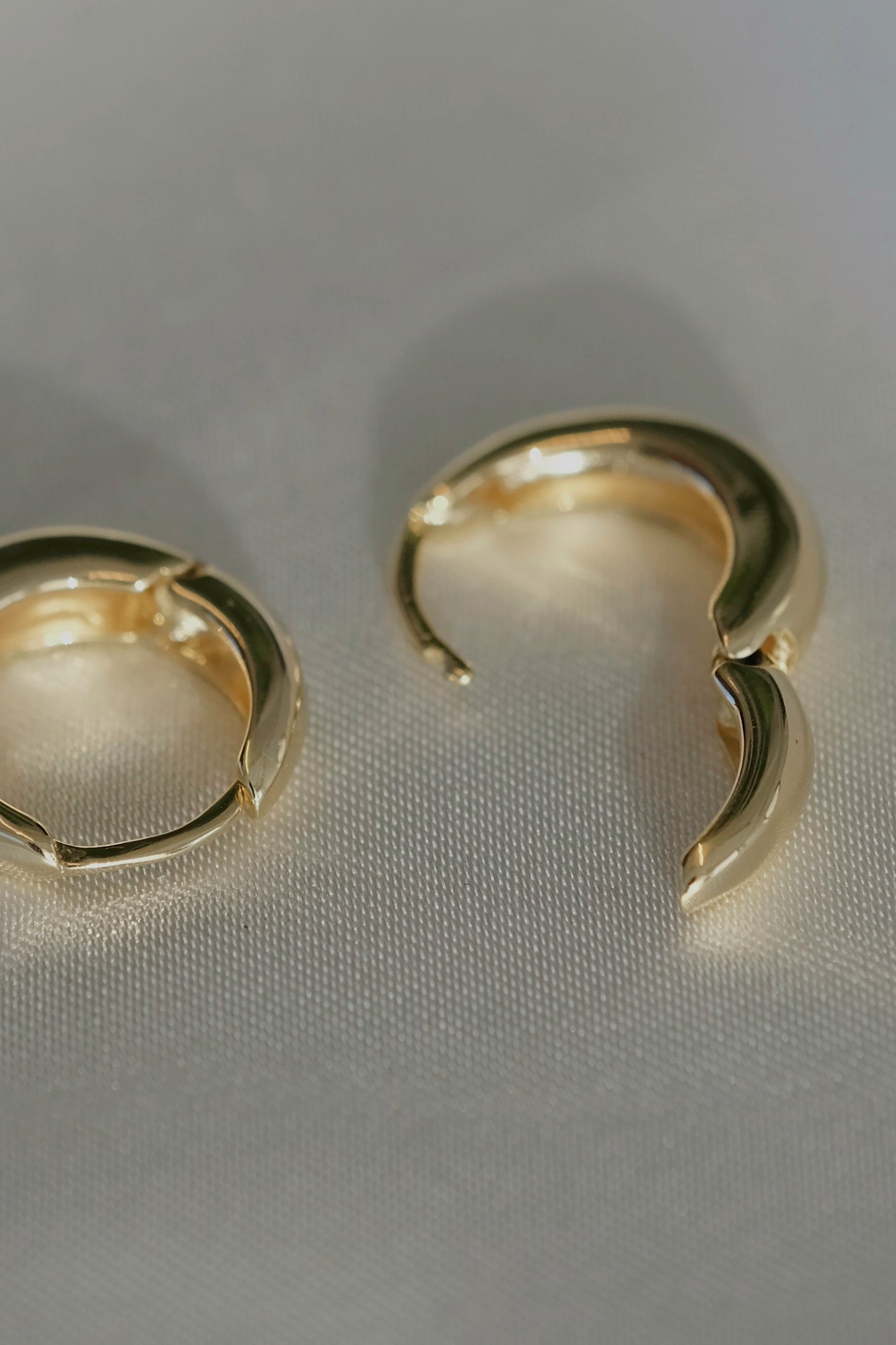 Small Everyday Hoops - cream