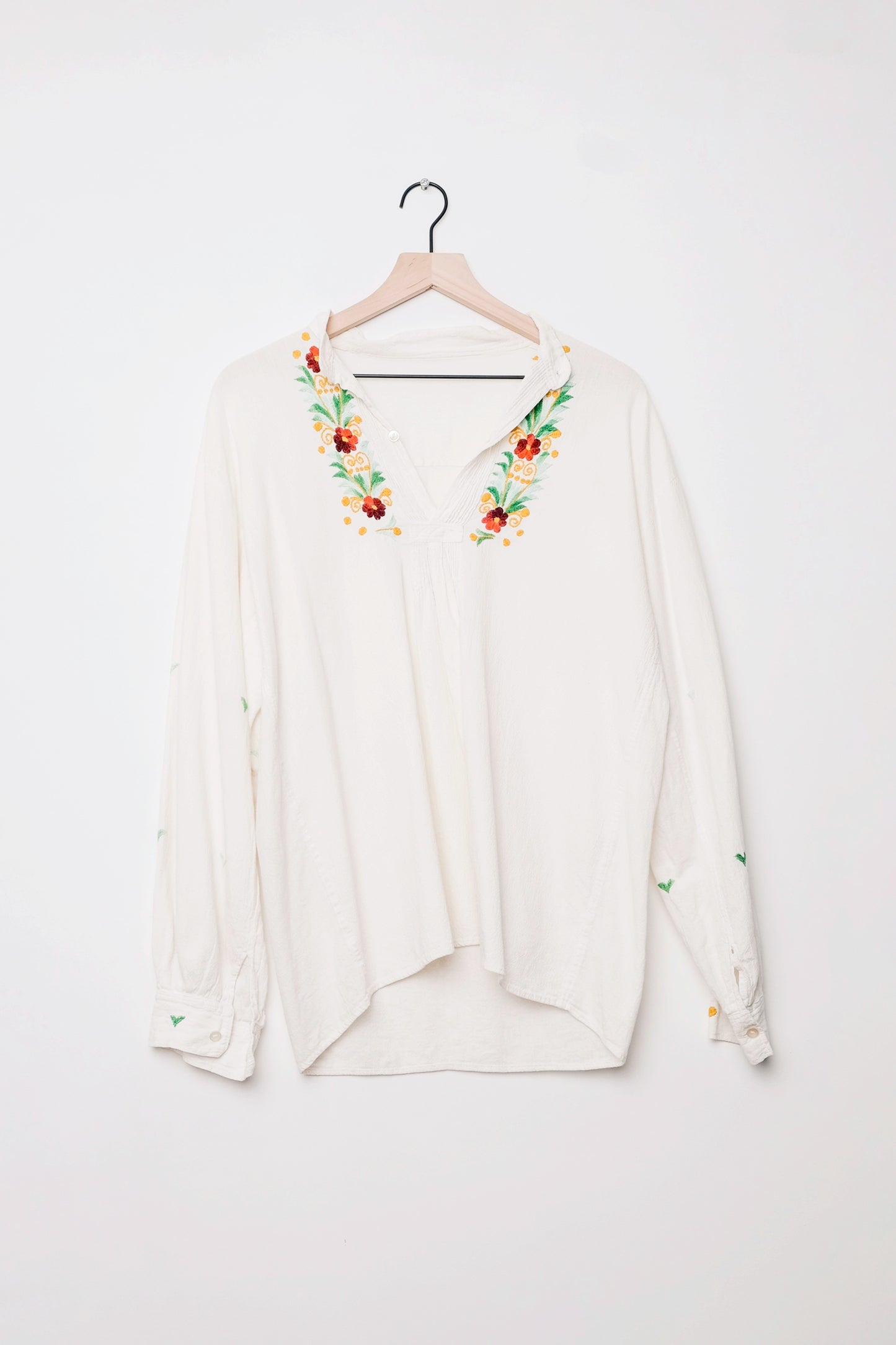 Vintage Floral Hand Embroidered White Gauzy Poet Blouse US 8 M, 70's