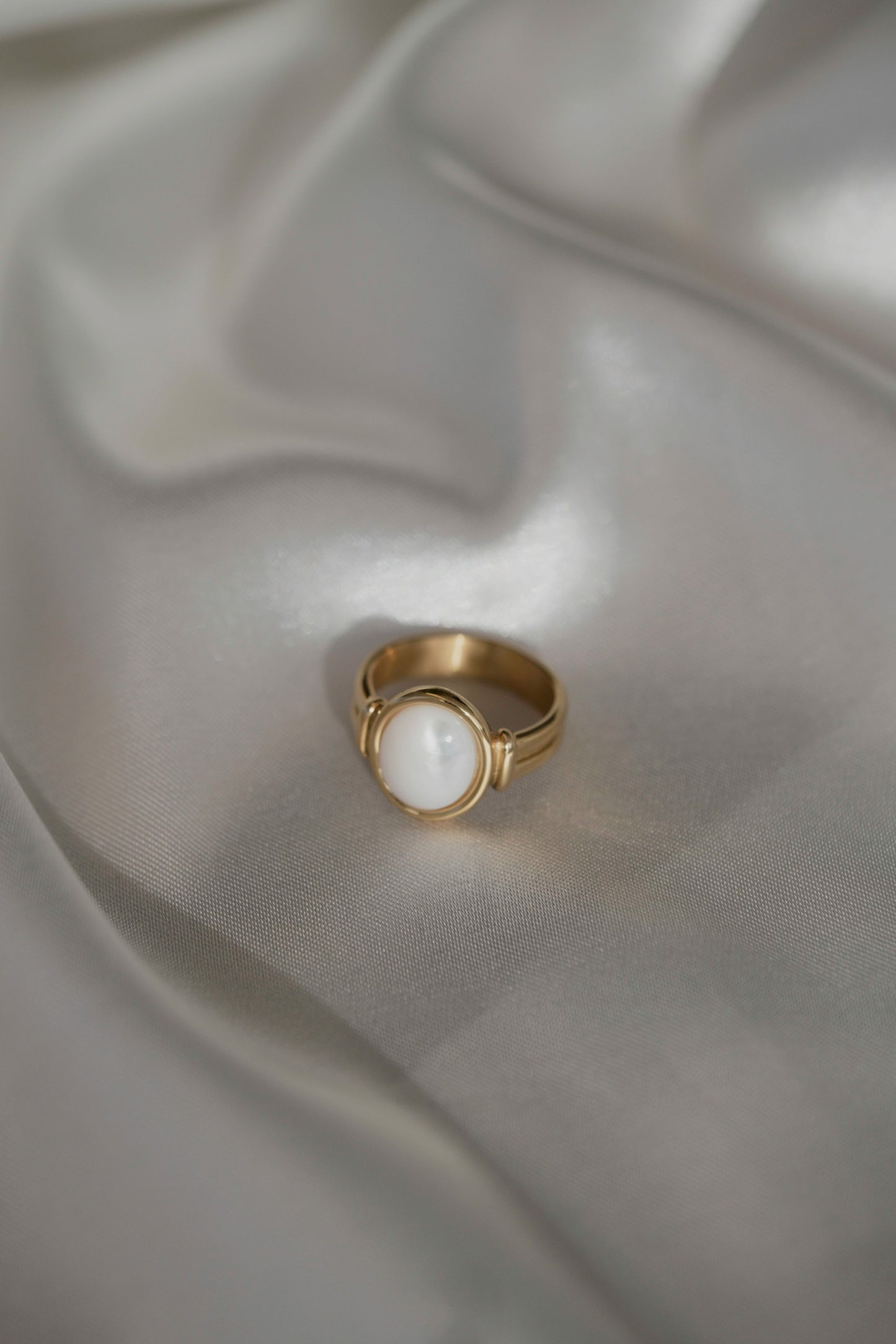 Mother of Pearl Oval Ring - cream