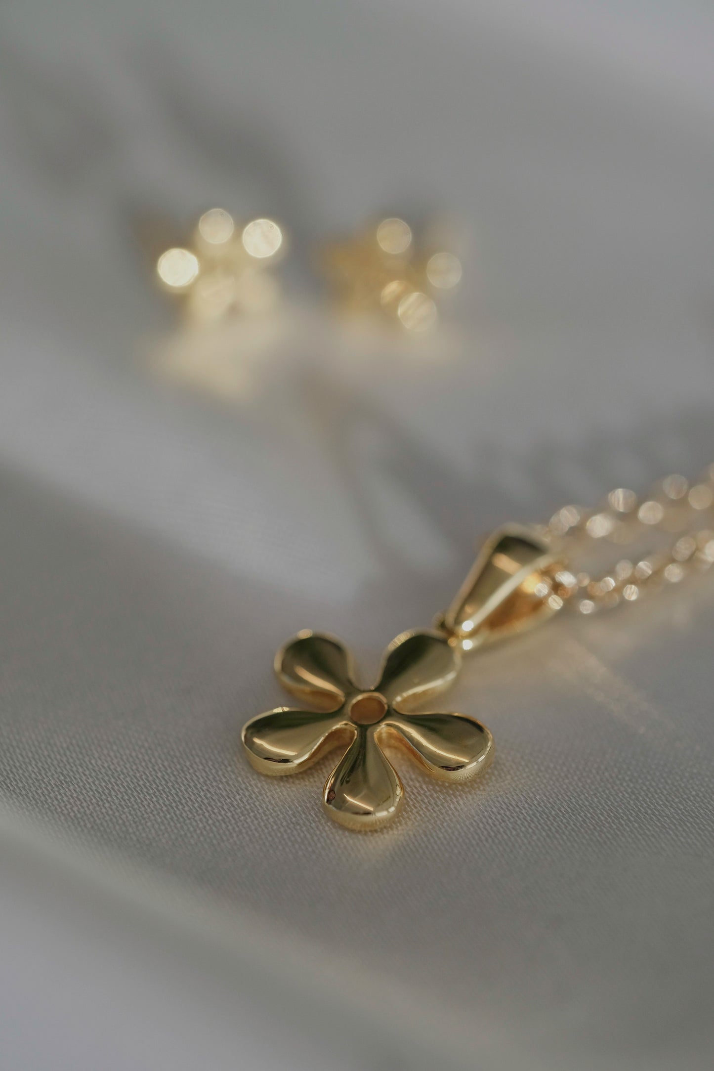 70's daisy charm gold-filled sterling silver